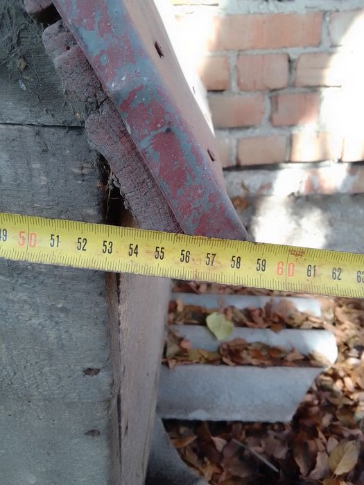 Собача буда покрита бляхою