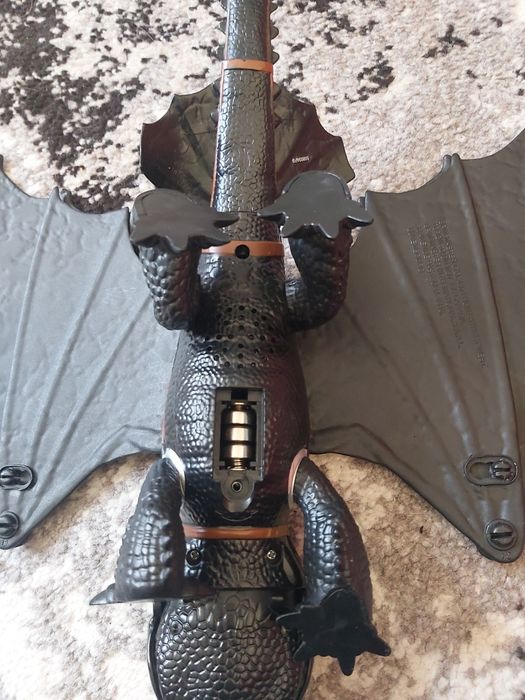 Інтерактивний дракон Беззубік "Як приборкати дракона" 40см