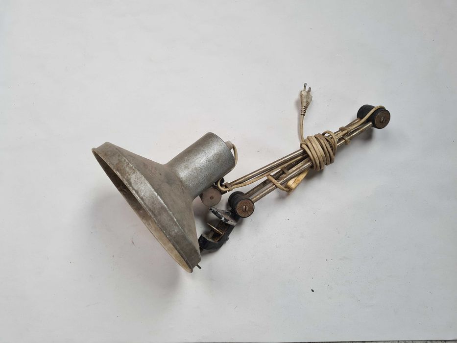 ROZŚWIETLA GABINET MILICJI - Lampa Biurowa warsztatowa z Czasów PRL-u.