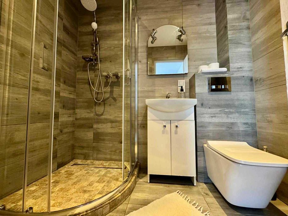 Apartament z balkonem dla pracowników – świetna lokalizacja