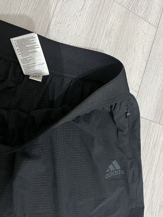 Шорти adidas бігові