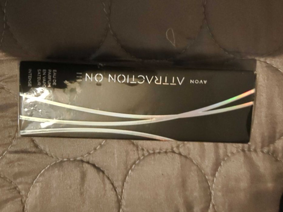 Conjunto de produtos Avon e Axe novos e selados - para homem