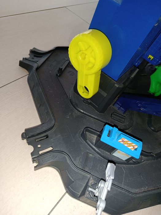 Hot Wheels City Mega Garaż T-Rexa (lub Ultimate Garage)