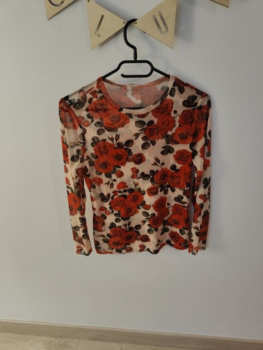 Bluzka z motywem kwiatowym
