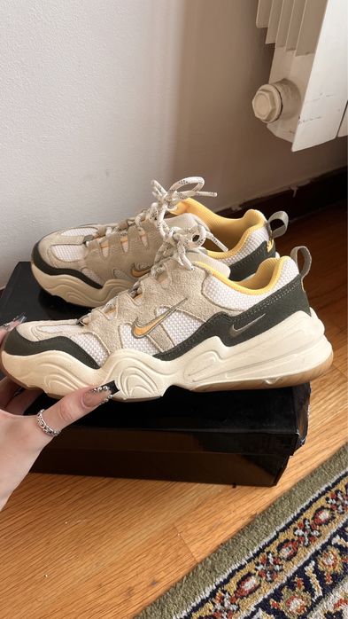 Vendo Nike Tech Hera