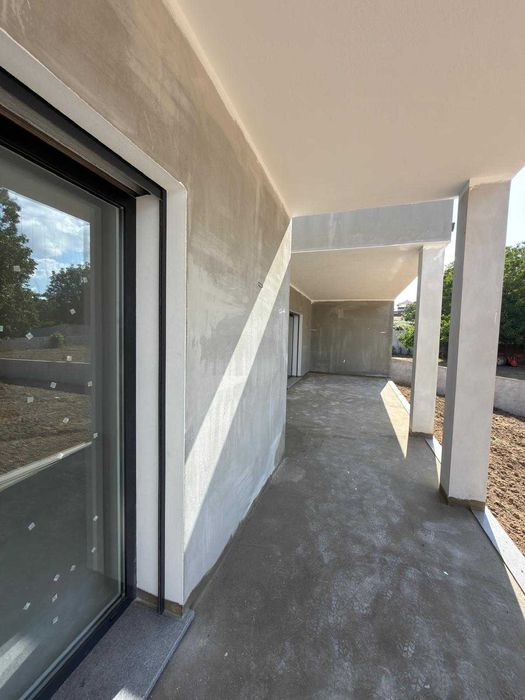 Moradia T4 geminada, térrea, com jardim e garagem em Condeixa-a-Nova
