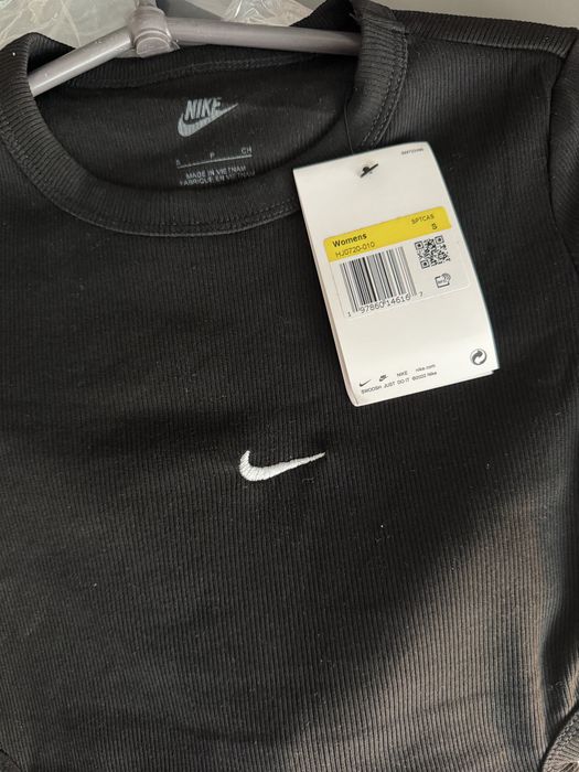 Футболка Nike на хс нова ,заді виріз на спинці