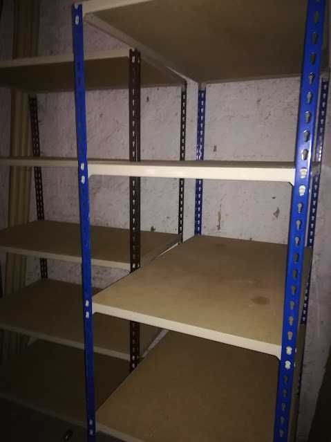 Vendo estantes para loja ou armazém