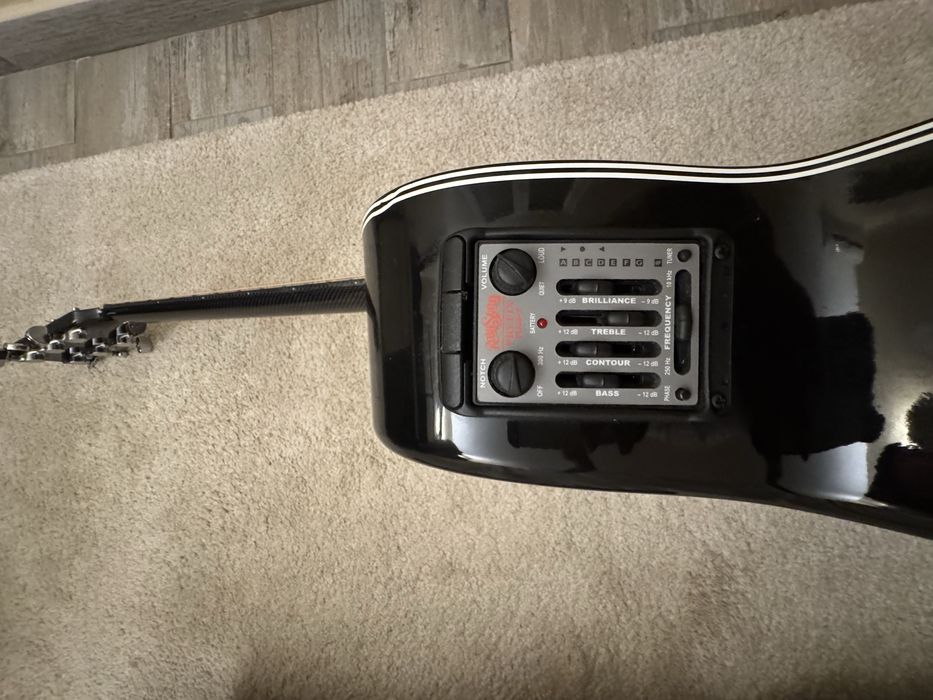 Guitarra em Fibra "Rainsong "