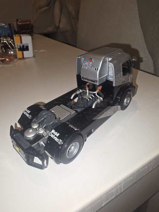 Miniatura camiao mercedes corrida 1/43