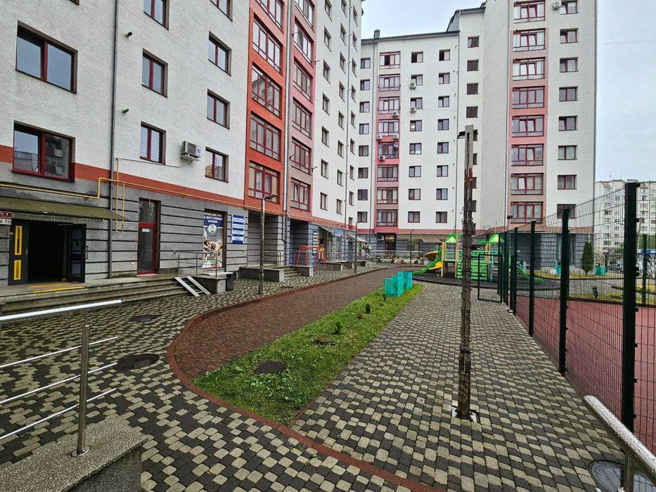 Продається 1-кімнатна квартира площею 42 м² по вулиці Хоткевича.