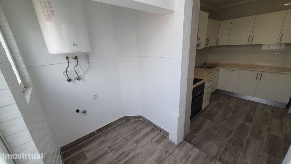 T3+1 , 100m2, 2wc, 2ºandar, cozinha equipada, Campo de Ourique