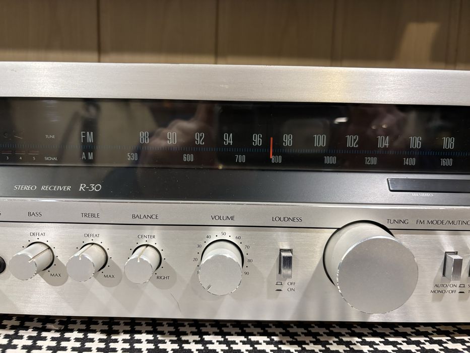 Amplituner Sansui  R-30