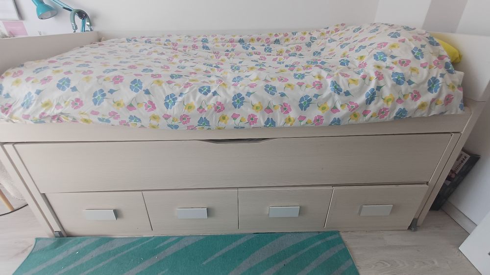 Cama dupla e arrumação