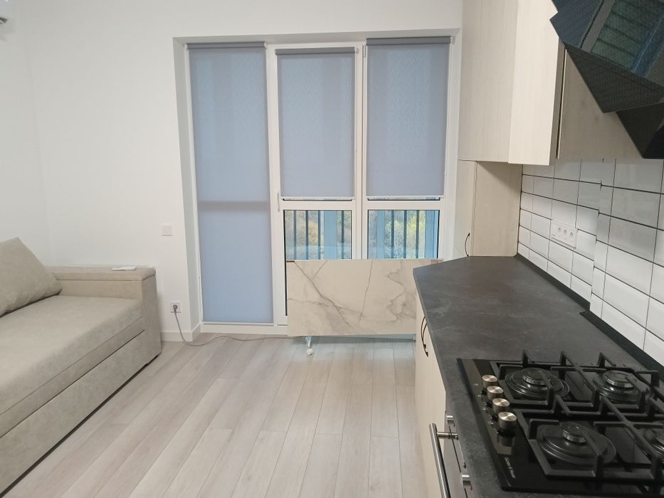 Київ, вул. Метрологiчна 107 г, ЖК Кришталеві джерела.  Є Газ