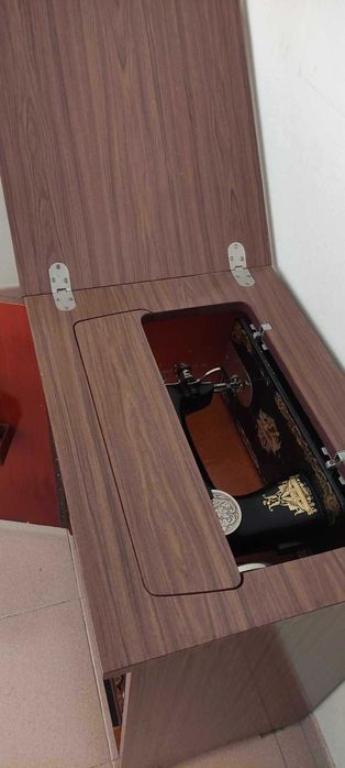 Cristaleira antiga OFERTA MOVEL COSTURA