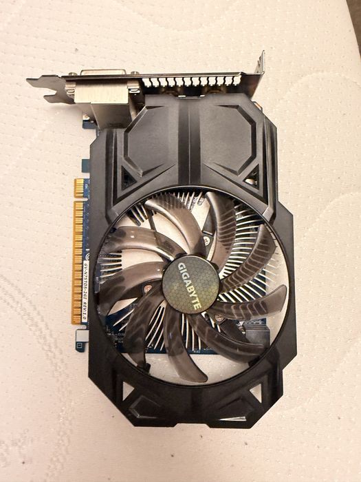 GeForce gtx 750 ti gigabite 2 gb