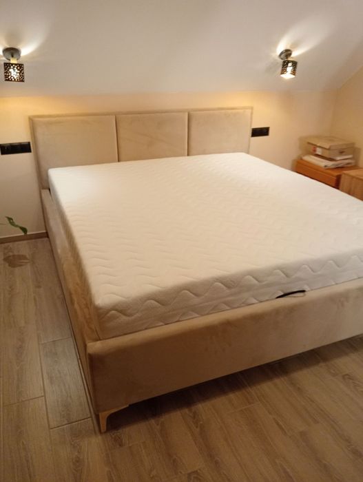 Łóżko tapicerowane