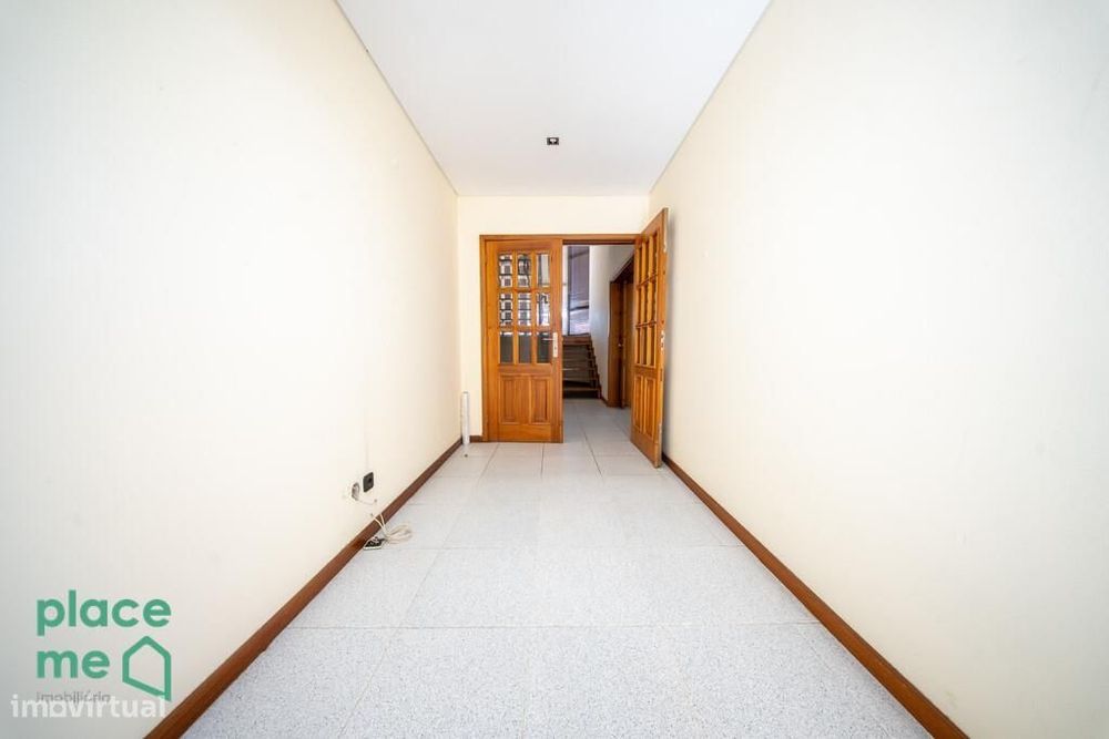 Moradia Individual com mais de 900m2 em Palmeira, Braga