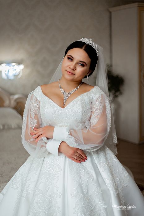 Красива весільна сукня