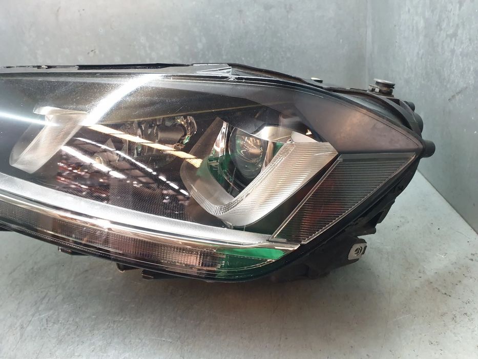 Ótica / farol esquerda VOLKSWAGEN Golf Sportsvan (AM1)