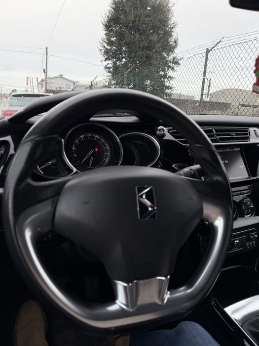 Citroen Ds3 preto e branco