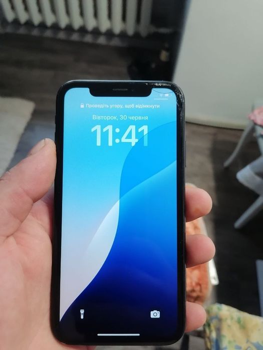 Iphone XR 64g  Вдарений угол екрану