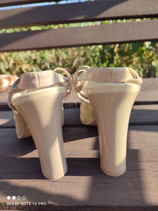 Шкіряні туфлі-босоніжки