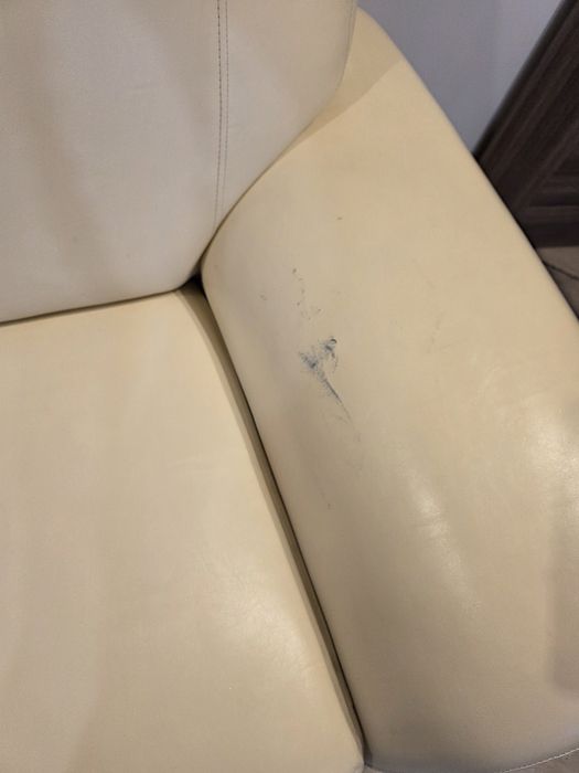 Sofa dwuosobowa z pufami