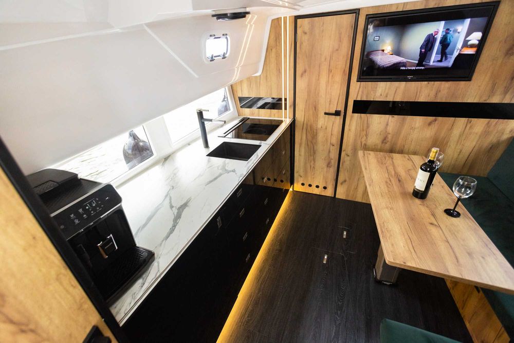 Jacht Nautic 900 łódź motorowa laminaty, skorupa, kadłub