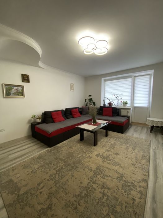 Продається БЕЗ КОМІСІЇ ДЛЯ ПОКУПЦЯ 2-х кімнатна квартира на Дружбі!