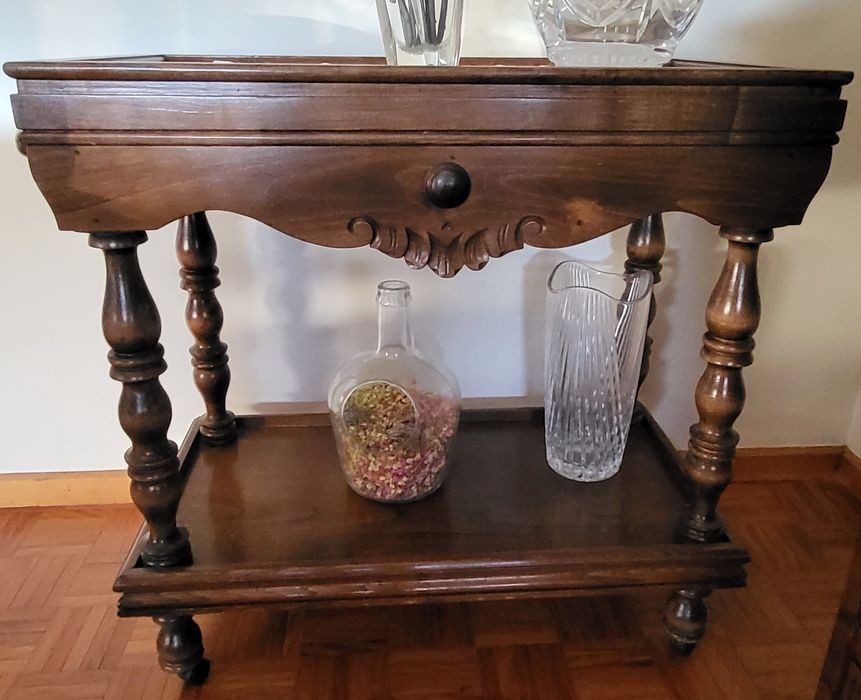 Mesa, 6 cadeiras sala de jantar e carrinho