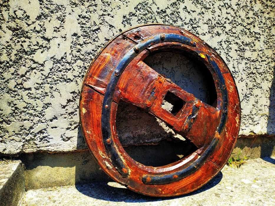 Roda de carro de bois antigas: uma peça única para a sua casa!