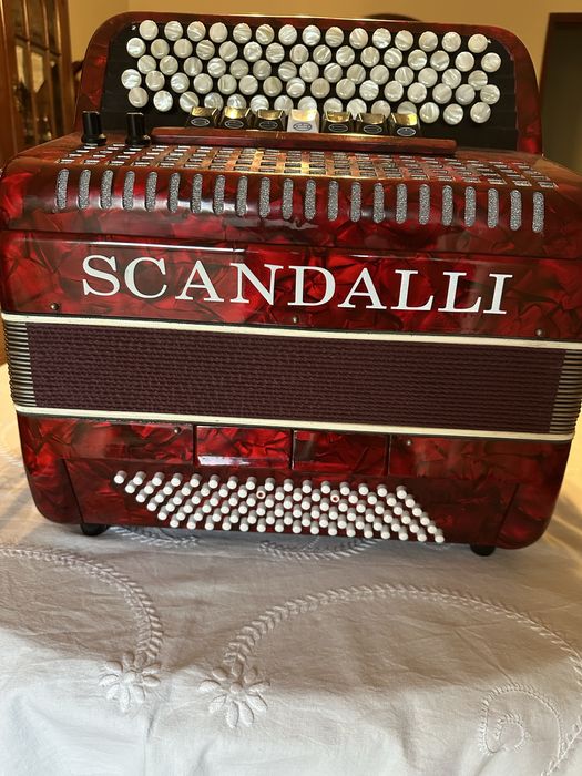 Acondeon com MIDI, como novo