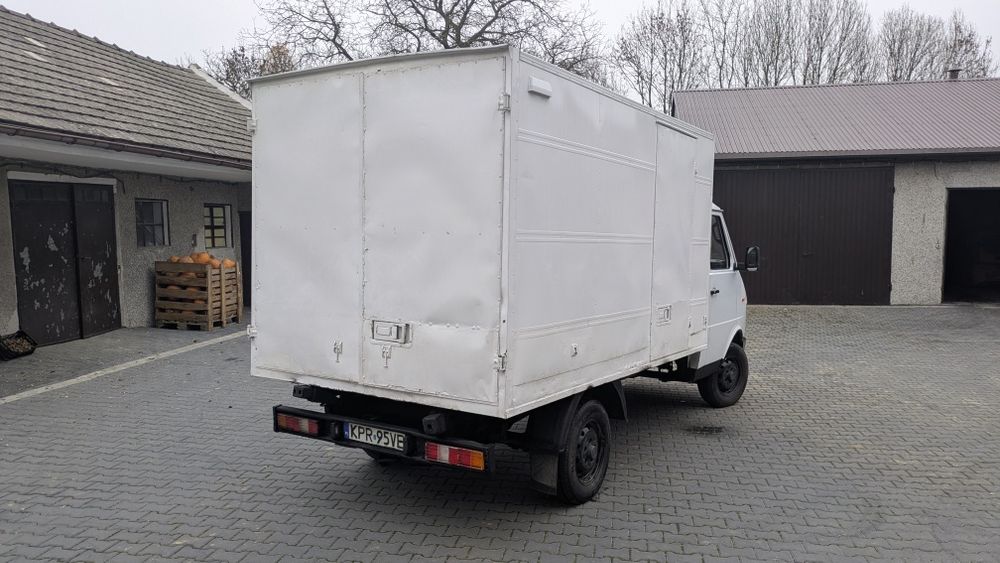 Lublin 3.5t skrzyniowy zabudowa ocieplona