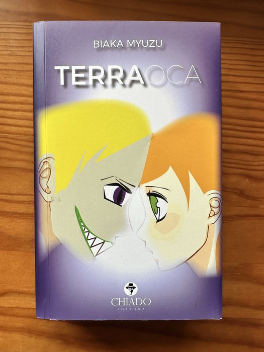 Livro - Terra Oca, Biaka Myuzu