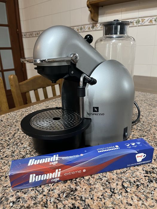 Nespresso Krups XN4050 – ótimo estado com 4 cápsulas incluídas