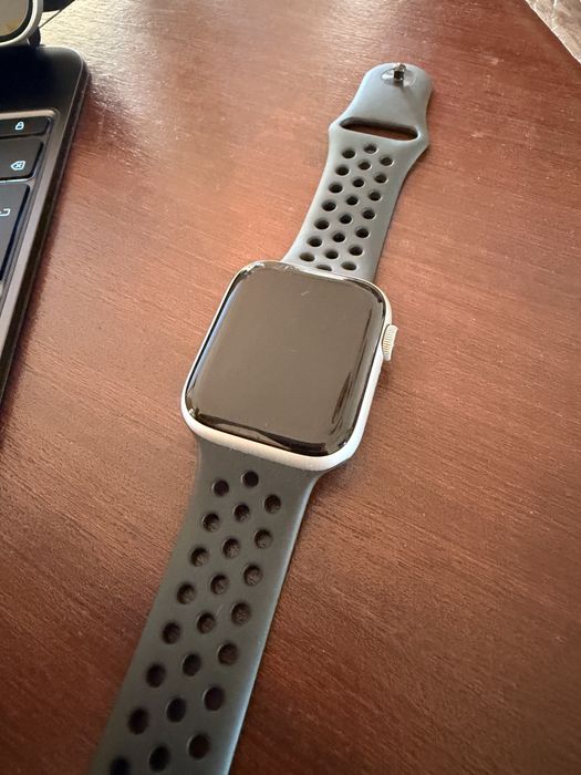 Apple Watch 4 - prata