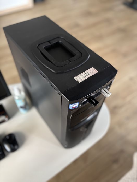 Компьютер Logic Power, монитор Dell, процесор Intel i7