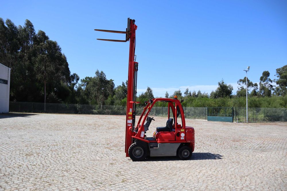 2008 Nissan Y1D2A25Q 2500 kg Empilhador Diesel