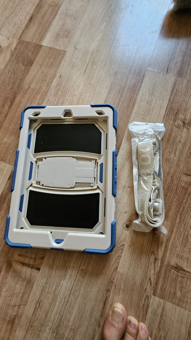 Plecki iPod 10.2 z paskiem