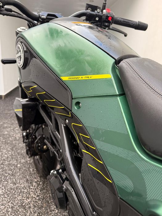 Benelli leoncino 125 como nova