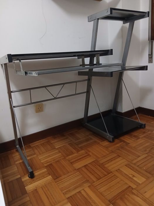 Secretária em vidro e inox