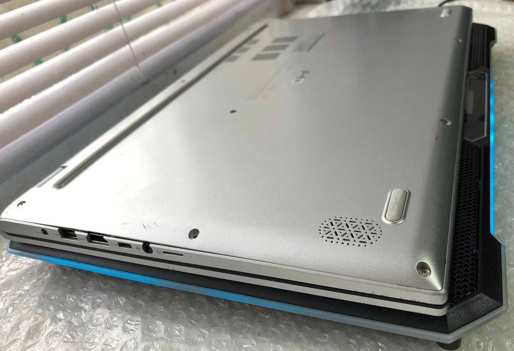 Asus VivoBook F712JA 17.3" FHD  i7-1065G7 DDR 20Gb SSD 512Gb акум ≈1г