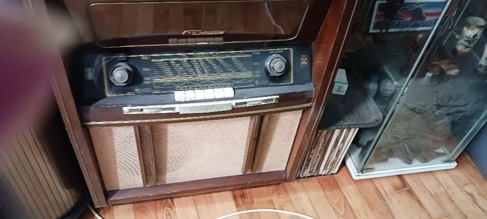 Rádio  antigo a funcionar