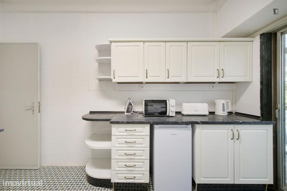 Quarto - localizado em Arroios Lisbon