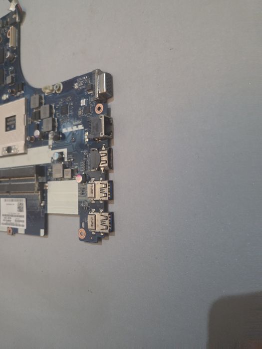 Sprzedam uszkodzoną plytę główną do laptopa Lenovo G500s