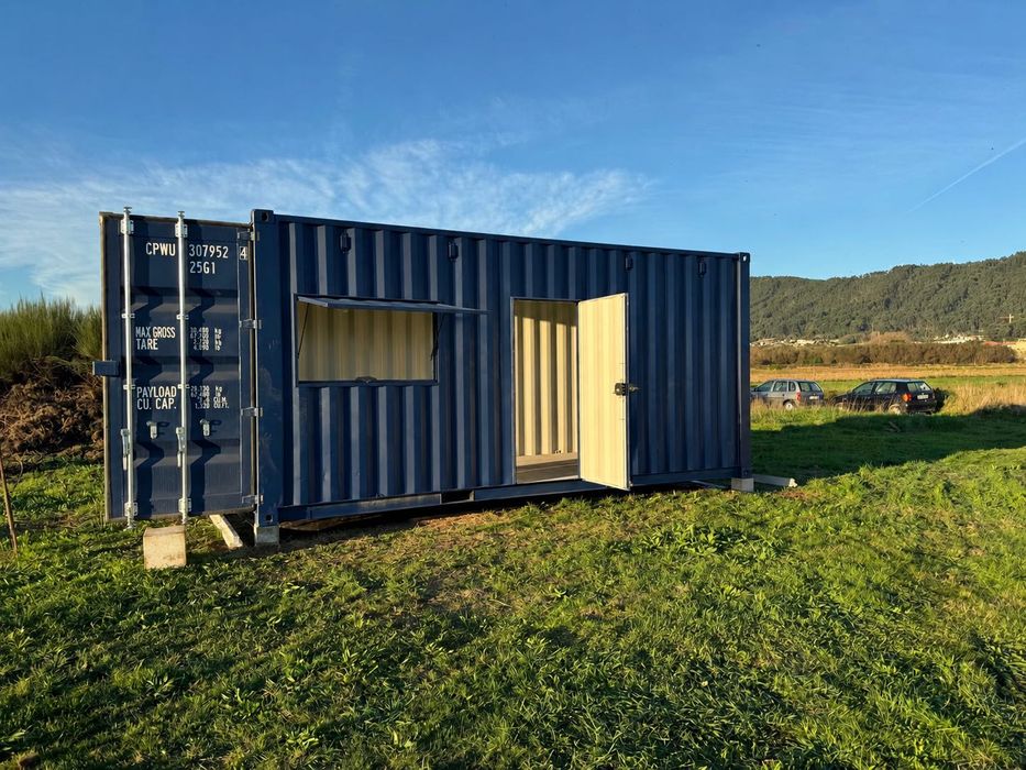 Contentor Novo 20' High Cube com porta e janela basculante