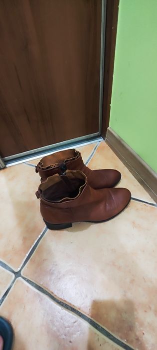 Buty damskie skórzane.