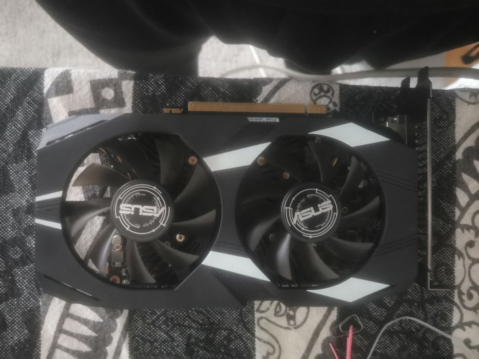 Placa gráfica Asus gtx 1650